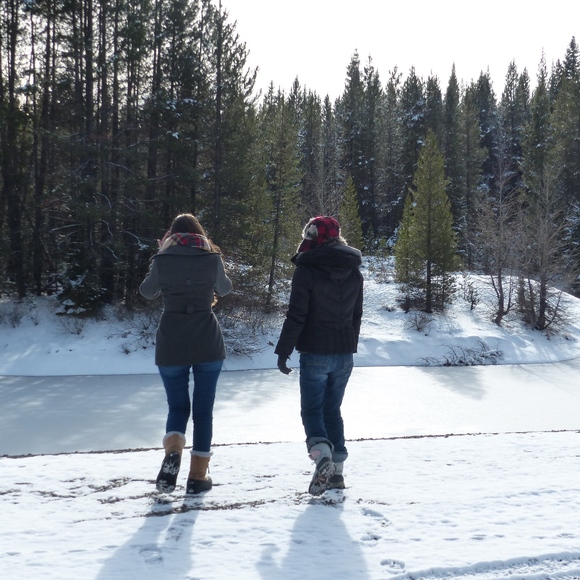 Meet your Poshers, Pine & Pony - Picture 3 of 7